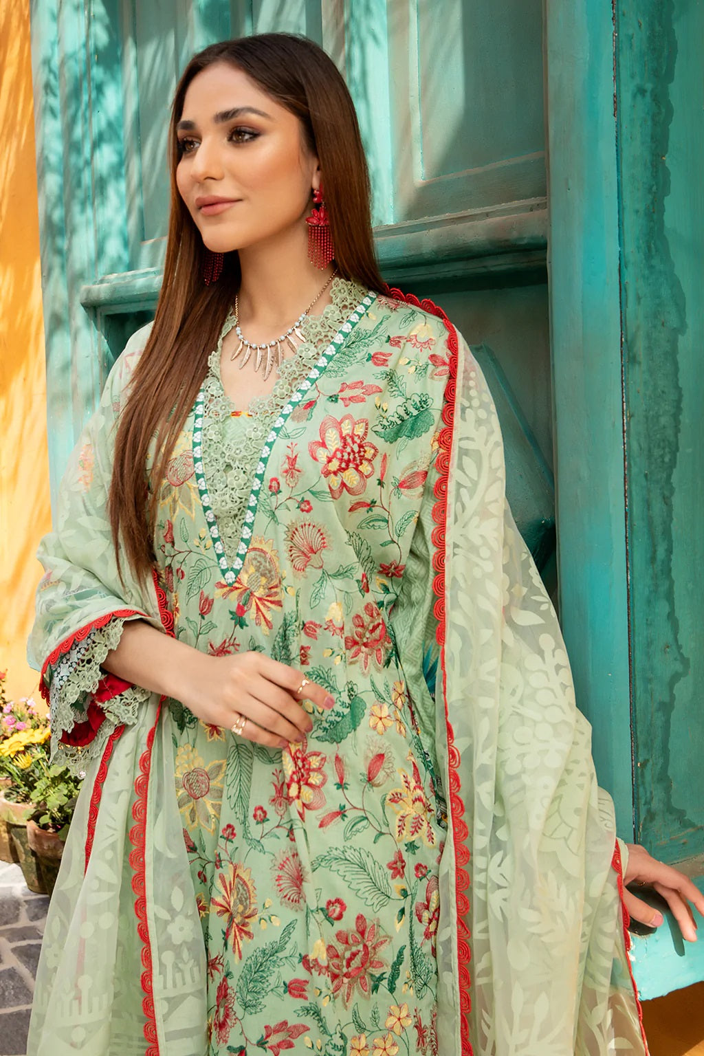 Embroidered lawn outlet suits